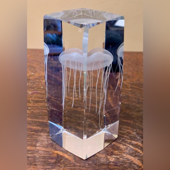 3D Jellyfish Etched Solid Faceted Lead Crystal Decorative Paperweight - Picture 12 of 16